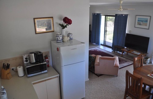 Island Beach Cottage | Nan's Cottage In bush setting 2 min from beach.