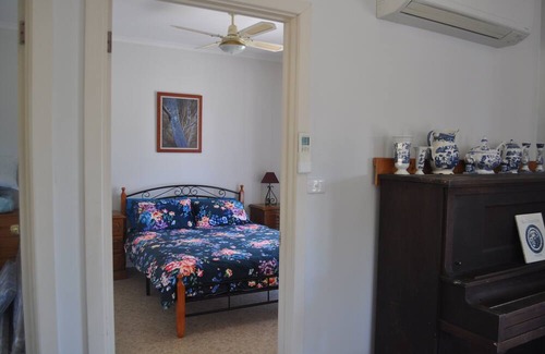 Island Beach Cottage | Nan's Cottage In bush setting 2 min from beach.