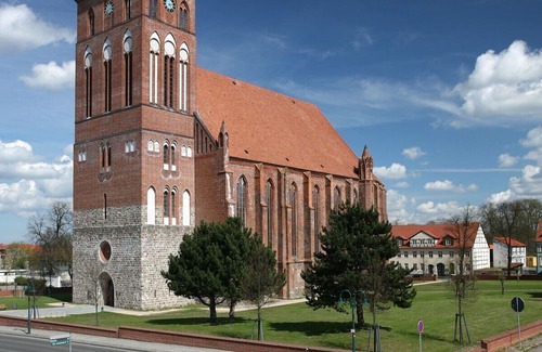 Pasewalk Apartment | Ferienwohnung Apartment in der Innenstadt von Pasewalk, Parkplatz vor der Tür