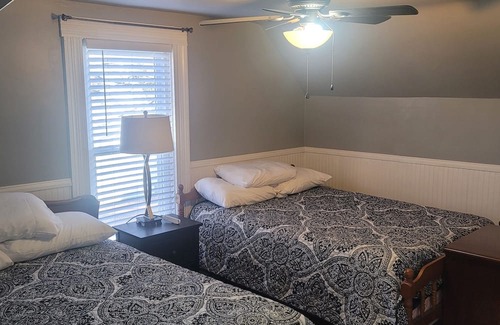 Fairview  Highland County Other | Amazing Farmhouse 20 mins to Wilmington, Washington CH, Hillsboro