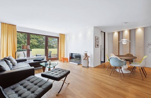 Boeblingen Apartment | Artistic 2BR Apartment "TULIP" I Netflix I Parking I Home office I Balcony