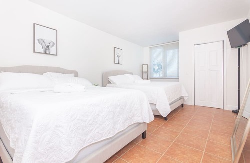 South Beach Apartment | Sea Scenery / 1 BR & Balcony