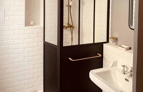 Gares Apartment | Suite with private bathroom