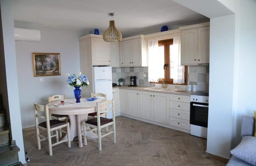 Sourpi Apartment | Goddess Athena Apartment