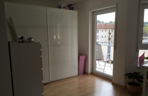 Universitat Apartment | Schöne, helle 2-Zimmer Wohnung mit Balkon und TG-Stellplatz in Tübingen