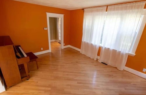 Hinton House | Air Conditioned 5-Br/3-Ba | Private Pool & Hot Tub | Pool Table & Home Theatre