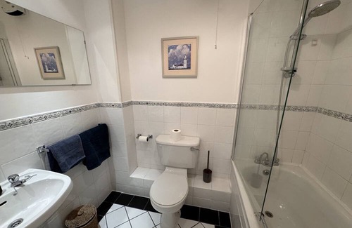 Cortober Apartment | Cozy Apartment w/ Shannon View. 2 mins From Town Center