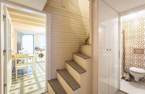 Ortakoy Apartment | Missafir House with Refreshing Garden in Besiktas