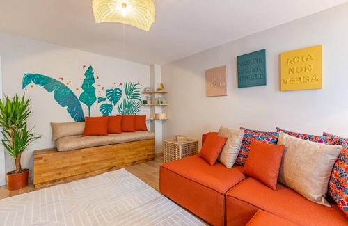 Ortakoy Apartment | Missafir House with Refreshing Garden in Besiktas