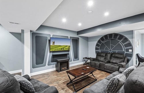 Mineral House | gather 'round the firepit, chill by the pool or go jump in the lake-it's nearby!