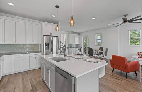 Jupiter House | Modern LuxeTownhome/Heated Pool/Beach/Golf/Boating