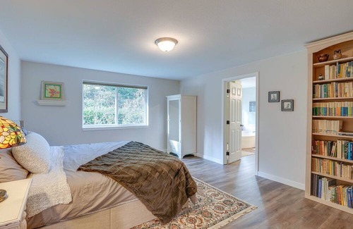 Sudden Valley House | Charming Bellingham Home: Backyard, Walk to Beach!