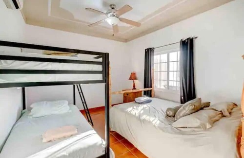 Primera Seccion Villa | Casa Del Mar: A/C, Pool, WiFi, 4 Mins to Malecón