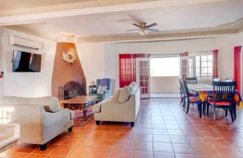 Primera Seccion Villa | Casa Del Mar: A/C, Pool, WiFi, 4 Mins to Malecón