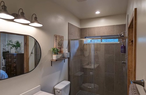 Pinetop-Lakeside Cottage | Cozy Cottage 2BD/2BA, 2 Covered Decks, Patio Dining Area, Newly Built, Pets OK