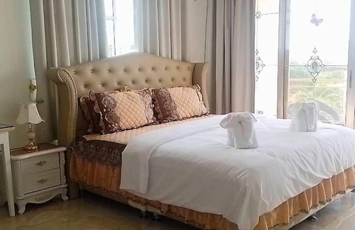 Patong Villa | Huge 9 Bedroom Villa Overlooking Patong Bay (BVP1)