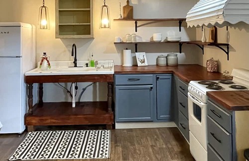 Pitts House | Find rest at Earlene’s Place, you’ll find a cozy place with an eclectic vibe.