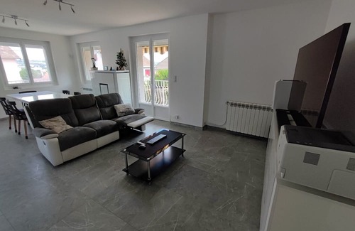 Bellerive-sur-Allier Apartment | Apartment 'Petite Maison - 70m2' with Balcony and Wi-Fi
