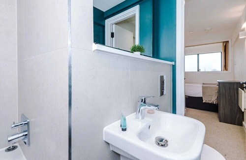 Castlefield Condo | Flat Near Old Trafford Weekly & Monthly Discounts!