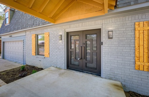 Parkway Village Cottage | Memphis Vacation Rental ~ 10 Mi to Graceland!