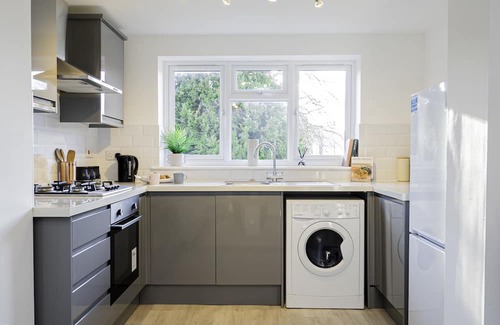 Oxford Apartment | Quiet Charming Apt - Great for Couples and Families - 20 mins from Oxford City