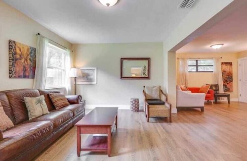 Plantation Apartment | 3 Bedroom 755387 by Houzlet