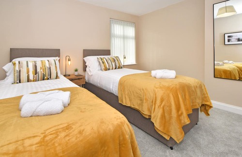 Burslem House | Mocha House: 2 Bedroom Sunny Vibes Retreat in Stoke!