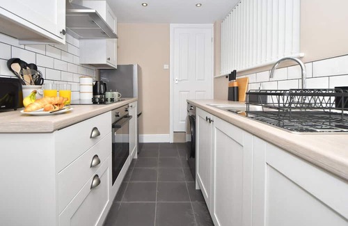 Burslem House | Mocha House: 2 Bedroom Sunny Vibes Retreat in Stoke!