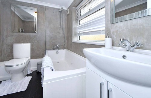 Forsbrook House | Edensor House by YourStays, a colourful restful retreat!