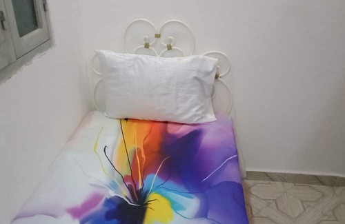 Sale Bed & Breakfast | مبيت + افطار غرفة خاصة لفرد واحد ، في شقة مع عائلة. الحمام و الدوش مشترك