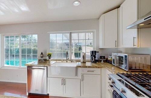Thousand Oaks House | Mountain-view home with private pool, pool spa, patio, W/D, & AC
