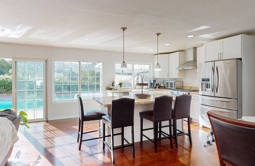 Thousand Oaks House | Mountain-view home with private pool, pool spa, patio, W/D, & AC