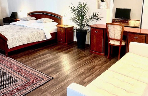 Baden Apartment | Holiday Apartment "In Wienerwald Residenz" with Mountain View & Wi-Fi