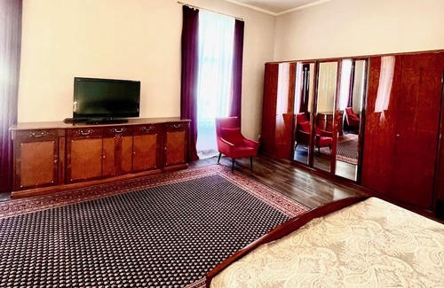 Baden Apartment | Holiday Apartment "In Wienerwald Residenz" with Mountain View & Wi-Fi