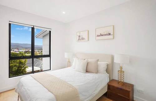 Blackbutt House | Shellharbour Entire 3 Bedroom Townhouse
