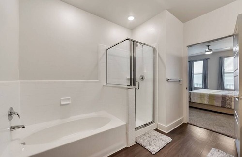 Allen Apartment | 20% OFF Luxury 2BD, Penthouse, Pool views - Allen