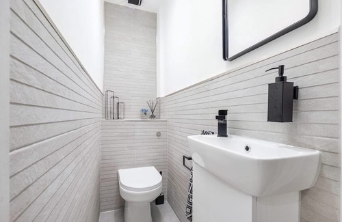 Emerson Park House | Wych Elm Road by MT Property