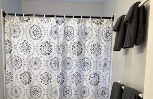 Pacific Heights House | Central Spacious Island Getaway 2b1b/Free Parking