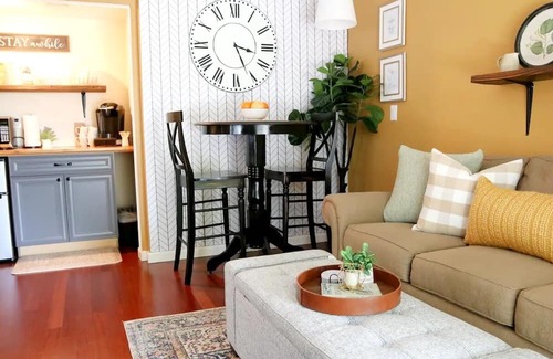 Elk Grove Apartment | Charming Sacramento-based "Garden Cottage" Apartment in Elk Grove