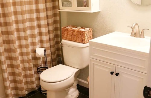 Elk Grove Apartment | Charming Sacramento-based "Garden Cottage" Apartment in Elk Grove