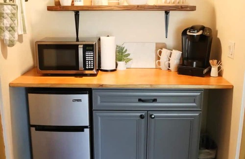 Elk Grove Apartment | Charming Sacramento-based "Garden Cottage" Apartment in Elk Grove