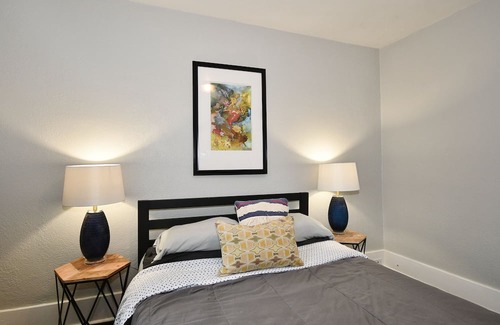 South Hills House | Quiet Hilltop Bungalow Take Train to Acrisure Stadium PNC Park Stage AE & Casino