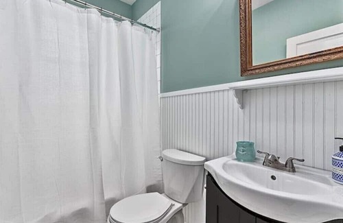 Hendersonville House | Heart of downtown