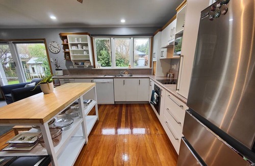 Invercargill House | Peaceful by the Park