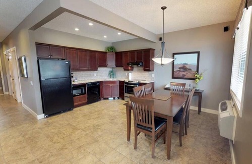 East Kootenay Condo | Fully furnished 2-bed/2-bath condo in Radium Hot Springs, BC, CAN - sleeps 6.
