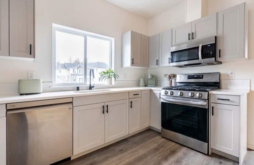 West Hills House | The Kings Landing: Private Home in Silverdale /Bremerton Location.