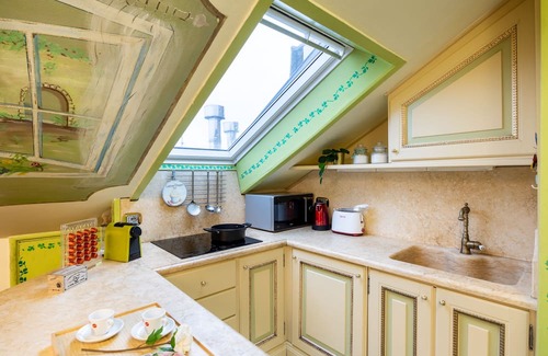 Loreto Apartment | Stazione Centrale°loreto°casa Vintage con Terrazzo Free Wifi Sky/netflix