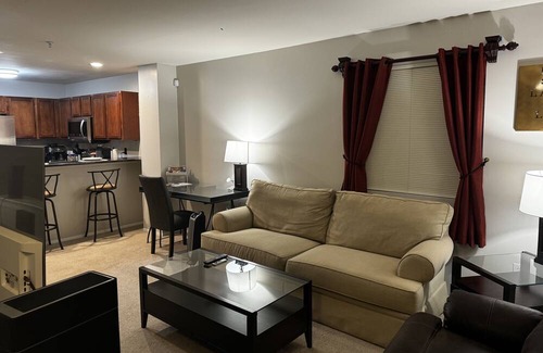 Pontiac Condo | Modern Gem: Garage, Laundry, Home Comforts Await in Stylish Condo Retreat.