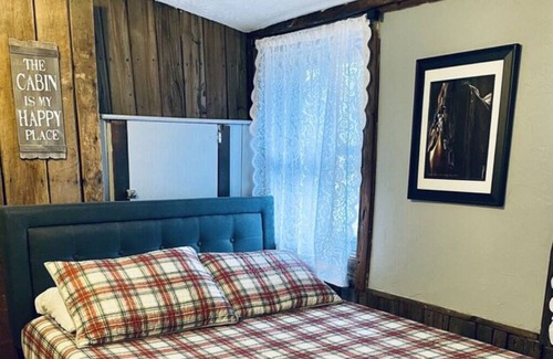 Maysville Cabin | The Cabin at 112 Main Street Augusta: Rustic River Retreat