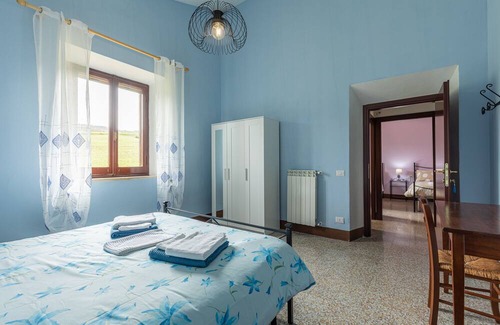 Castiglione d'Orcia Apartment | Apartment 'Rossello' with Private Terrace, Private Garden and Wi-Fi